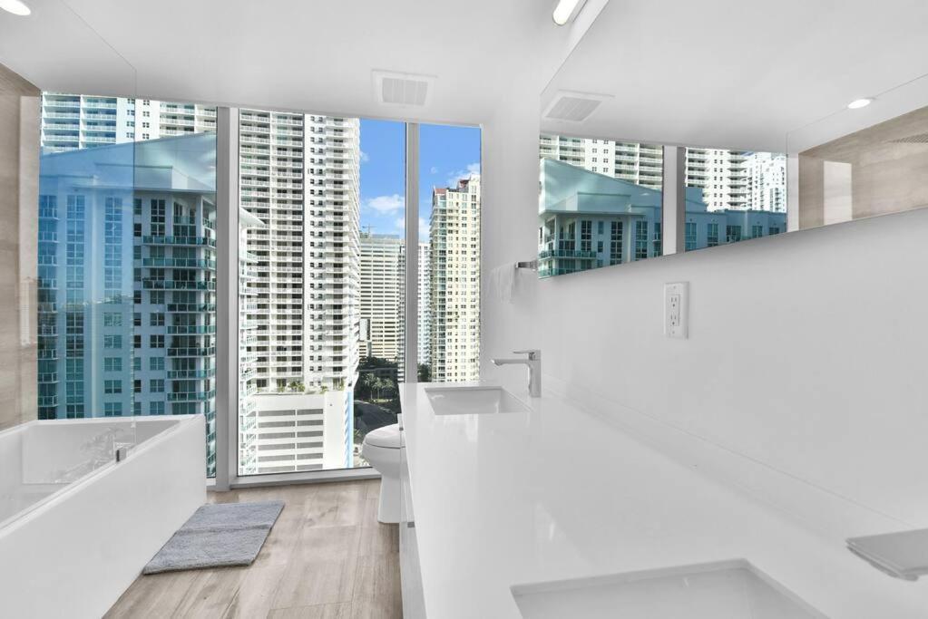 Lovely Upscale Condo Gorgeous View 2Bd 2Bath In Brickell Miami Dış mekan fotoğraf